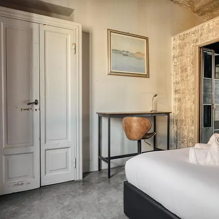 Nyc-style Industrial On Navigli * 밀라노