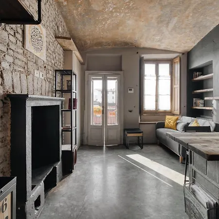 Nyc-style Industrial On Navigli 아파트 *