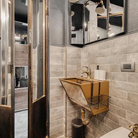 Nyc-style Industrial On Navigli 아파트